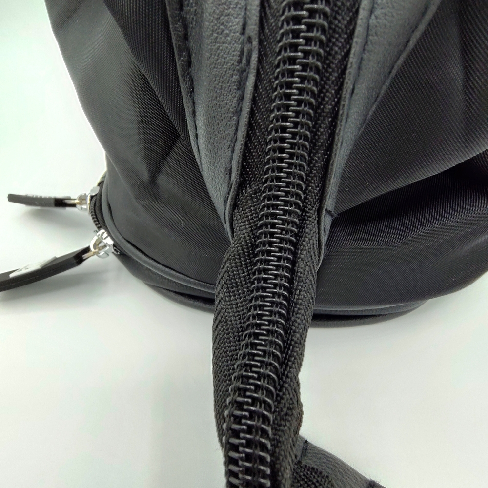CHANEL Beaute Black Nylon Travel Case Zip Bottom Organizer Dust Bag VIP GWP Bag - Picture 3 of 12